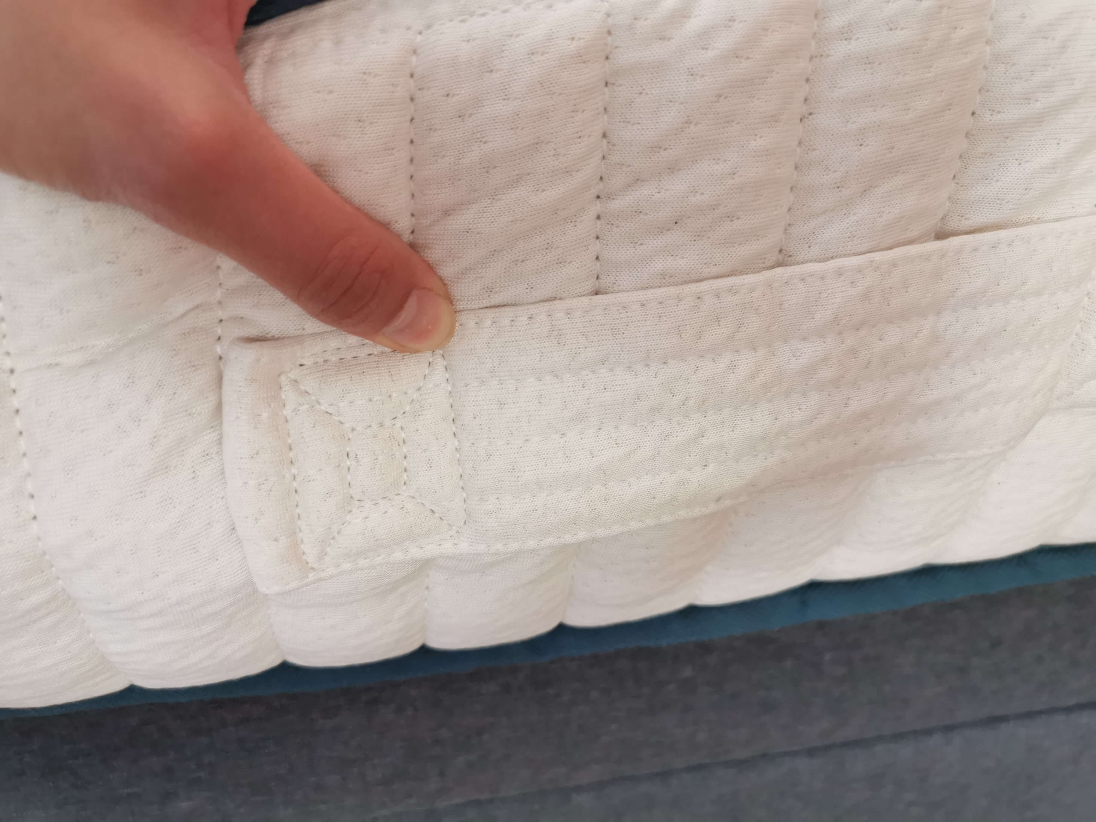 Die Tragegriffe helfen dabei, die schwere Kipli zu bewegen
